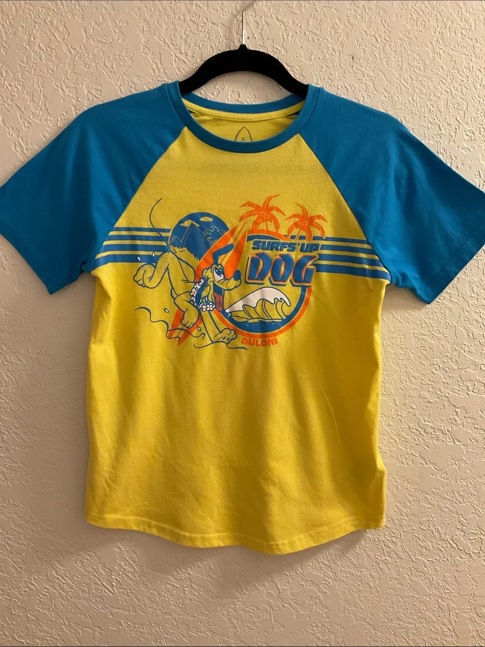Disney Aulani - TEE Surfs-Up Dog- Yellow/Blue - Short Sleeve - Size XL
